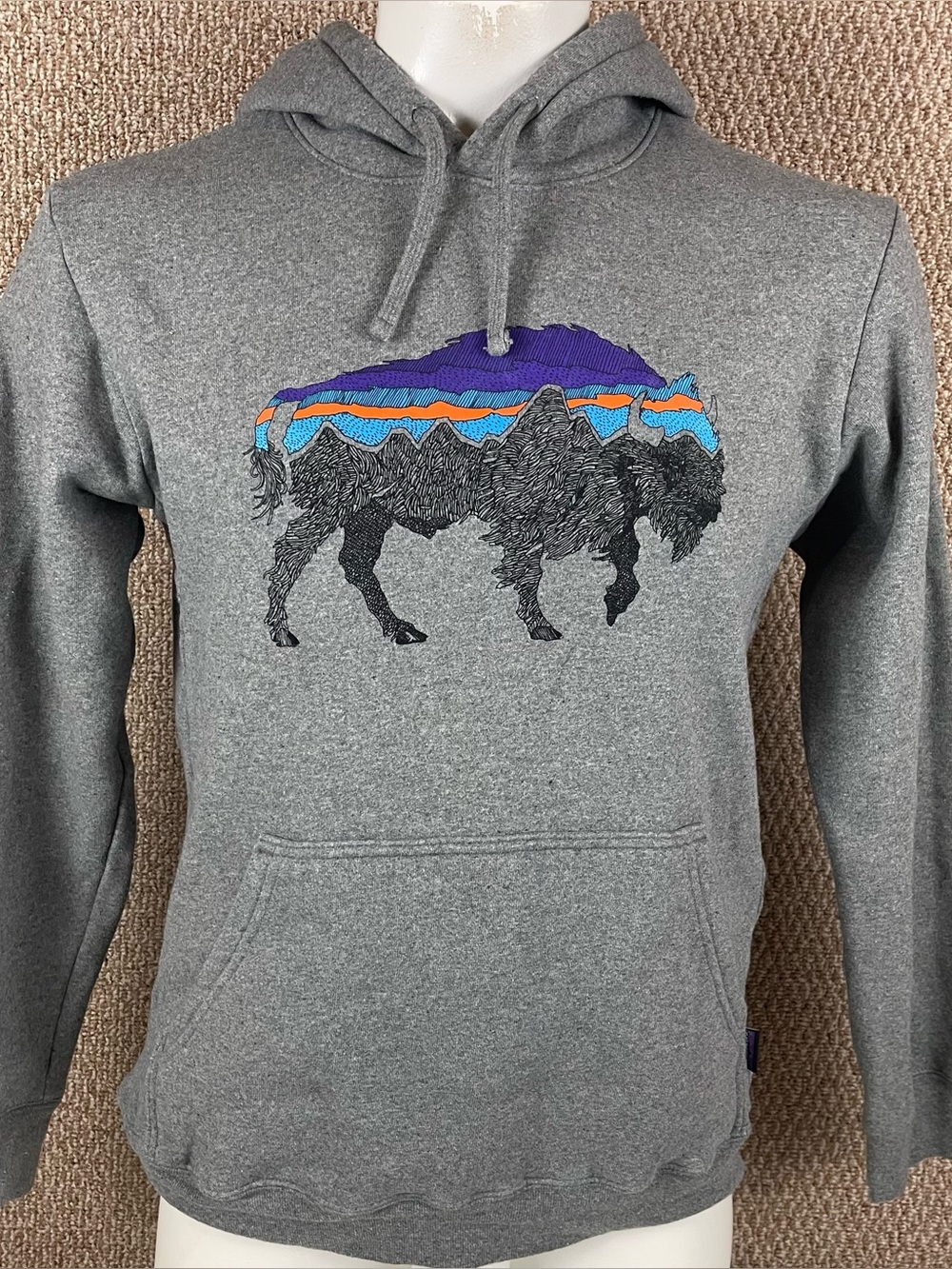 Patagonia Hoodie Mens Medium Uprisal Fitz Roy Bison Graphic Hike Outdoors R1